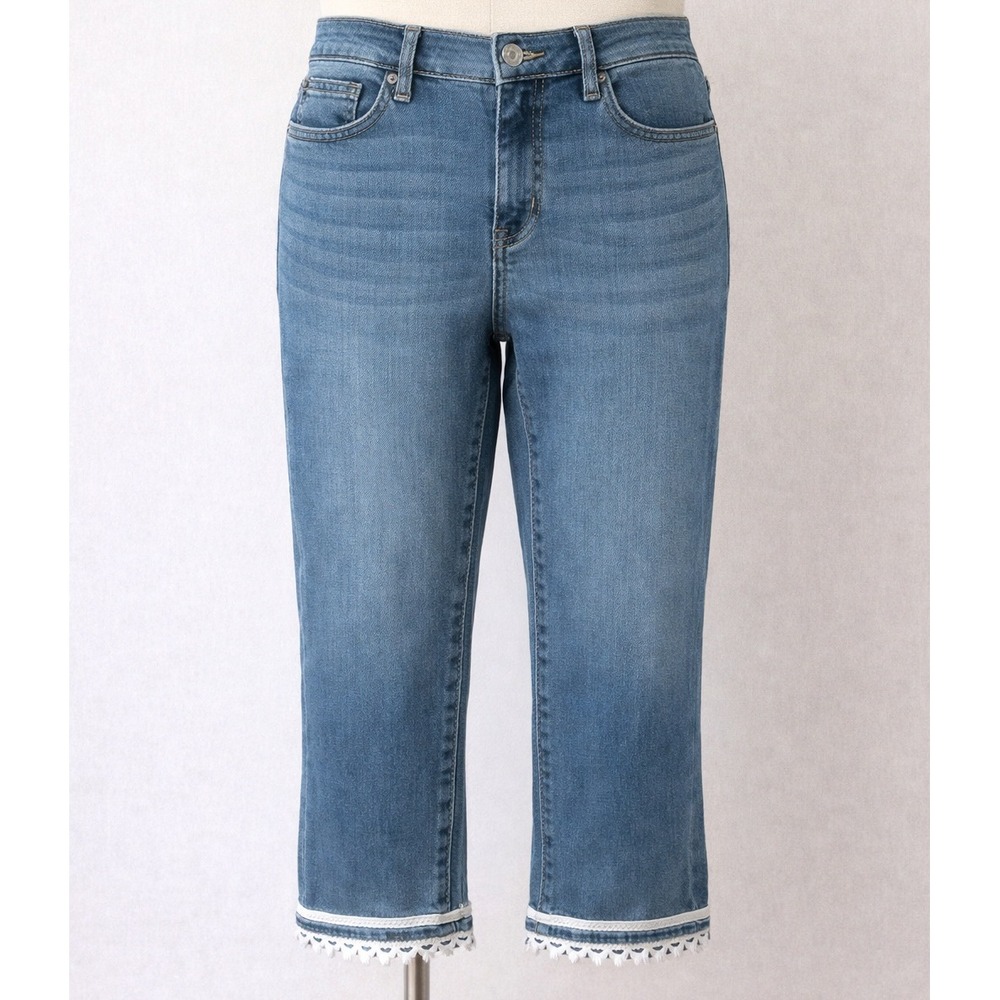 Croft & Barrow Denim Capri Jeans Size 8 Mid Rise Crochet Lace Hem Momcore Staple